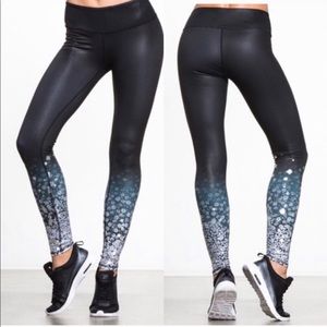 Alo Yoga Airbrush Black Brilliance Floral Leggings